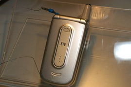 中興亮相2004年中國國際通信設備技術展，展示最新系列手機圖片引領通信新風尚